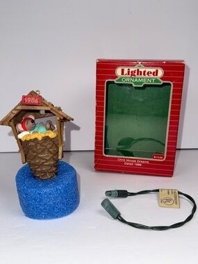 1986 HALLMARK LIGHTED CHRISTMAS ORNAMENT CHRIS MOUSE DREAMS QLX7056